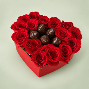 Caja corazón de 15 rosas naturales con fresas bañadas en chocolate