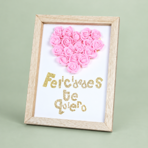 Cuadro decorativo con corazón de rosas «Felicidades, te quiero»